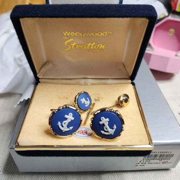 🌟🤩HOST PICK ⭐️🌟 WEDGWOOD set of CUFFLINKS and tie brooch pin - Picture 3 of 14